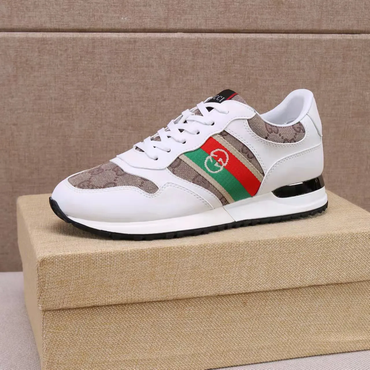 p420 [Gucci Sports Men's Shoes] Gucci fashionable casual men's shoes 🇨🇳Original 1:1 mold, new model debuts first 💯Not high-profile but avant-garde, simple, low-key and fashionable, super versatile style 🌿Original cowhide production ➕Sheepskin lining🎋The version is comfortable on the feet, first-class workmanship🍍38-44 Large quantities in stock